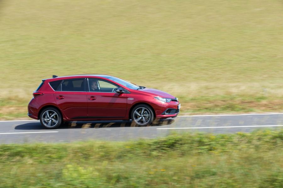  Toyota Auris Hybrid GB25 2017 года  (UK) (фото 40 из 46)